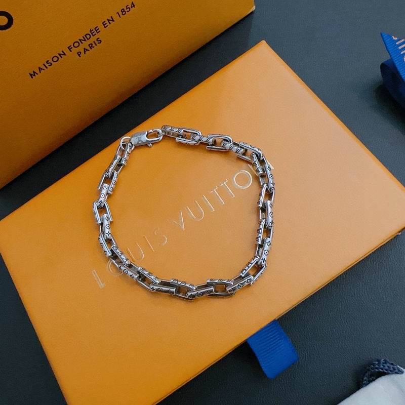 LV Bracelet 03lyr579 (1)